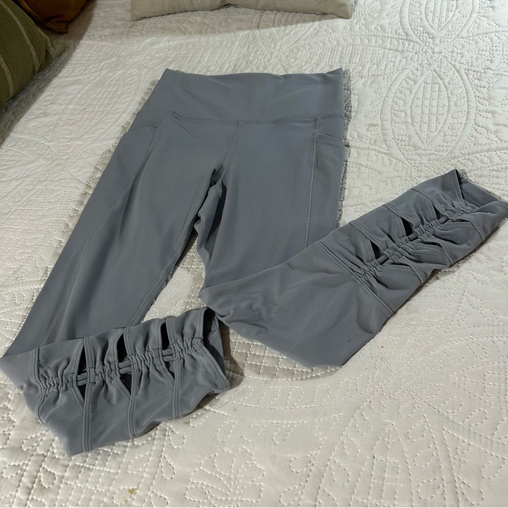 Athleta Leggings Stretch Leg Cutouts Pockets Athletic Gym Yoga Athleisure Size S
